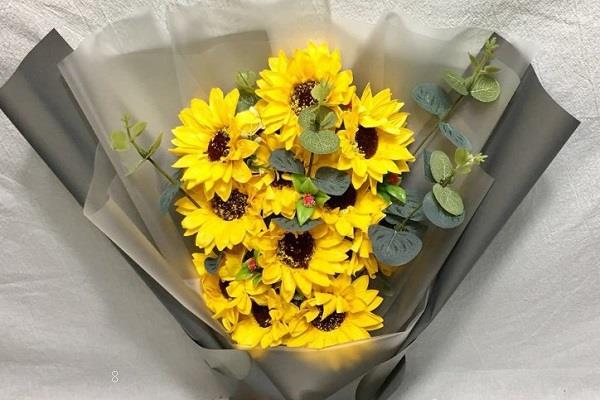结婚纪念日送老婆什么花好 这四种鲜花寓意好 结婚纪念日送老婆什么花好 这四种鲜花寓意好