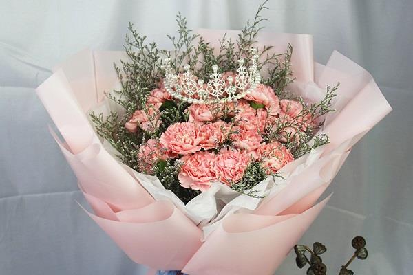 学生送老师什么鲜花比较好 教师节最适合送老师的花 学生送老师什么鲜花比较好 教师节最适合送老师的花